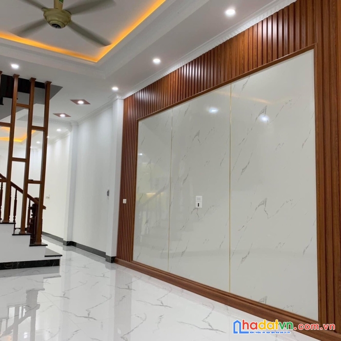 Nhà đẹp giáp bát 50m giá 5,28 tỷ ngõ thông rộng, ô tô cách nhà 10m mới koong