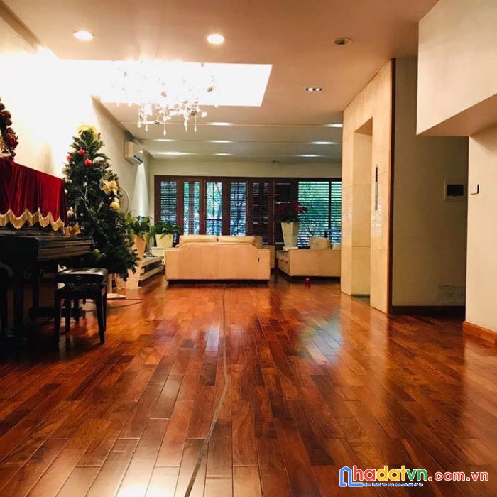 Hẻm xe tải bà huyện thanh quan ở ngay 3 lầu btct tặng nội thất bán gấp
