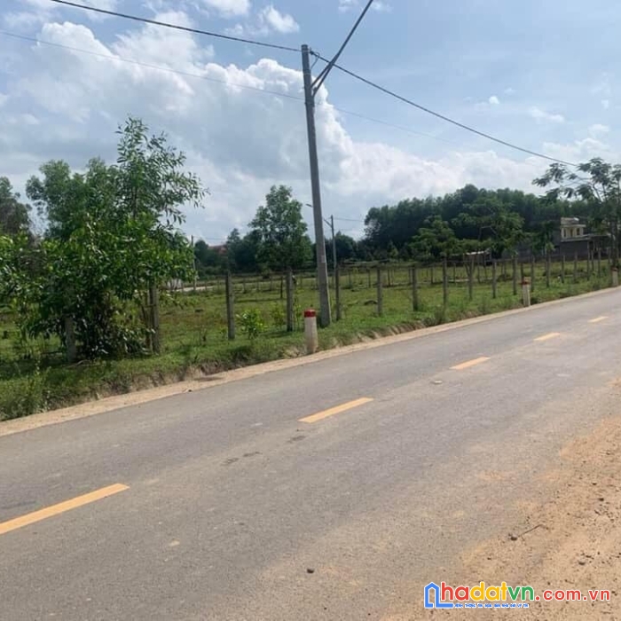 Bán đất tại mặt tiền đường tl2 xã sông cầu huyện khánh vĩnh 3 lô liền kề giá chỉ 1 tỷ x trên lô. 