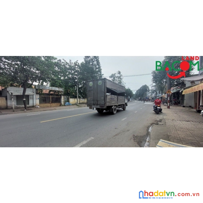 Bán nhà mt bùi hữu nghĩa 93m2  ( ngang 7.2m) gần ngay chợ đồn phường bữu hòa biên hòa 
 vị trí :