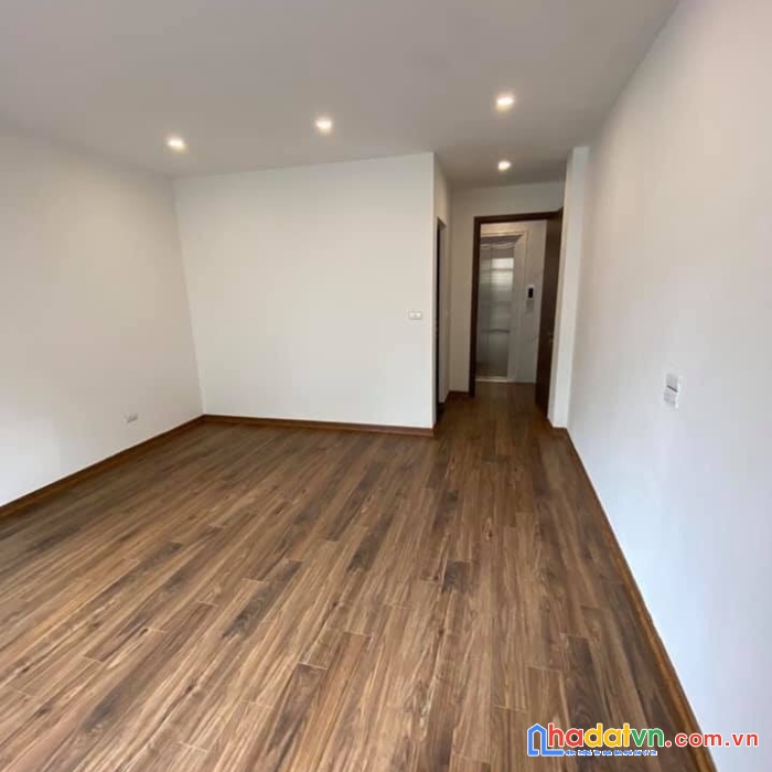 Mp hàng gà-hk 55m 4t mt 5m kd sầm uất vị trí đắc địa 51 tỷ