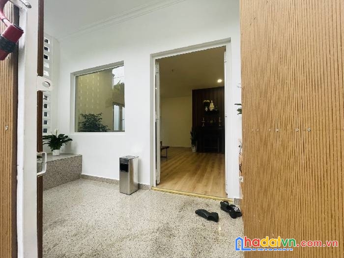 Hẻm xh phạm văn đồng, ngang 5.3x23  ( 123 m2) , nhà đẹp ỏ ngay , nhỉnh 4 tỷ.