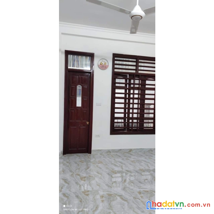 Bán gấp nhà lô góc, phùng khoang, hn. 35m,4 tầng. mt 3.5m. giá hơn 4 tỷ.