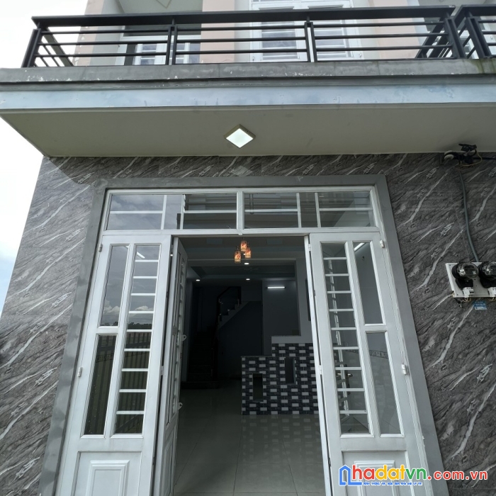 Cần bán nhà 1 lầu mặt hẻm dt 4x8 715tr gần chợ đường lớn