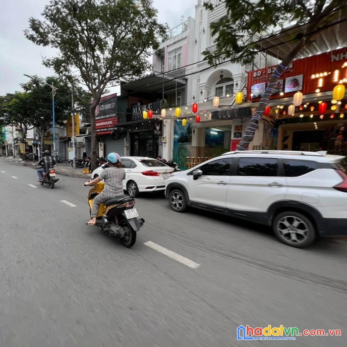 Bán nhà c4 mặt tiền kênh tân hoá,đường nhựa 15m, 95m2 chỉ 12.5 tỷ, ngã 3 kênh tân hoá huỳnh thiện