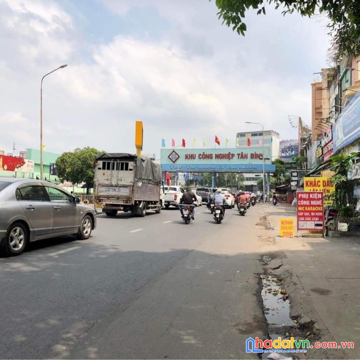 Bán nhà mặt tiền trần thái tông, tân bình, ngang 11 x 22, 3 tầng, nhĩnh 20 tỷ.
