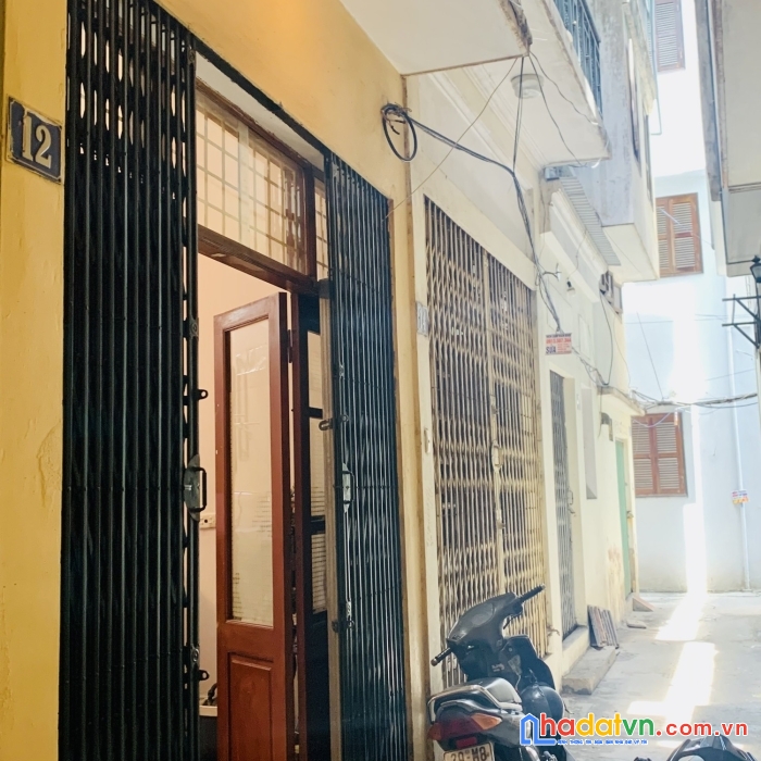 Cần tiền bán gấp lương định của , gần trường học, bệnh viện, oto, ngõ thoáng.