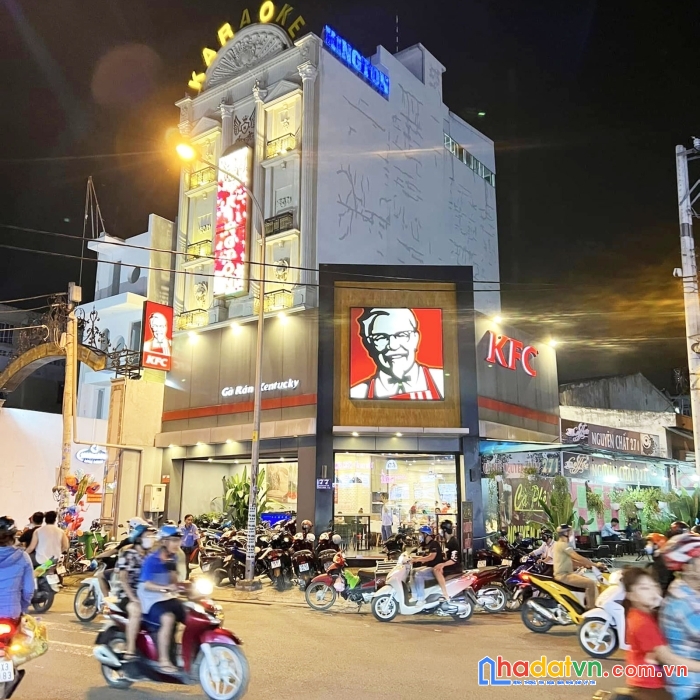Q12.449. xe hơi vào nhà, vị trí trung tâm q12, nhà đẹp ở ngay, dt.64m2, nhỉnh 4 tỷ.