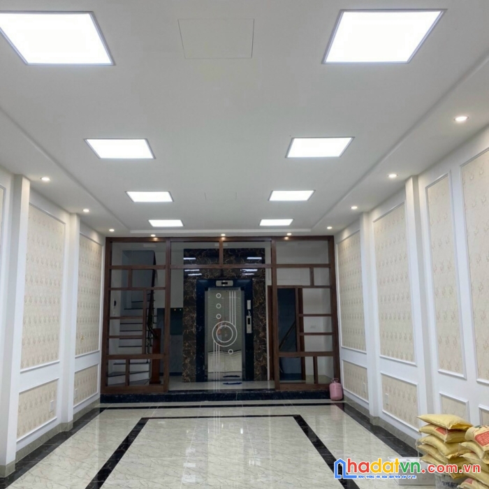 Bán chung cư mini phố nhổn 65m*7t, thang máy, giá 8.9 tỷ.