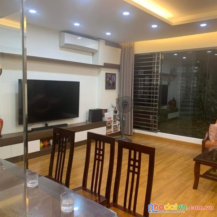 Hoàng quốc việt, dt 75m x 5 tầng, đường ô tô tránh, 8 tỷ hơn tý
