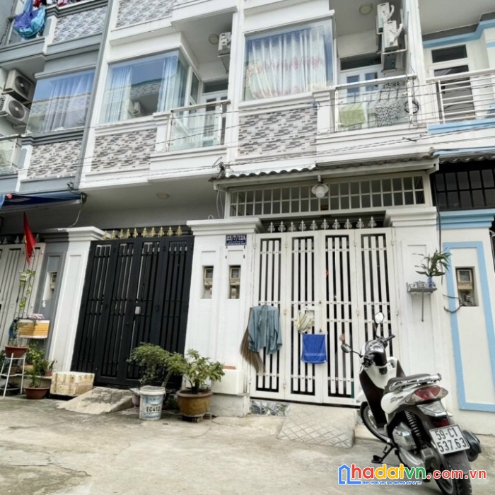 Bán 1 cặp nhà sổ riêng - đồng sở hữu - giá rẻ ngay ủy ban huyện nhà bè.