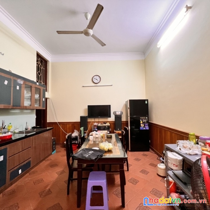 Bán gấp nhà phố hoàng cầu-đống đa, dt75m2, mặt tiền 6,8m, nhỉnh 21 tỷ. 0338080356