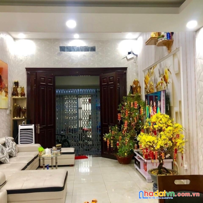 Nhà đẹp tân sơn nhì- đang cho thuê 9tr/ tháng-110m2 - 5.29 tỷ - tặng nội thất cao cấp