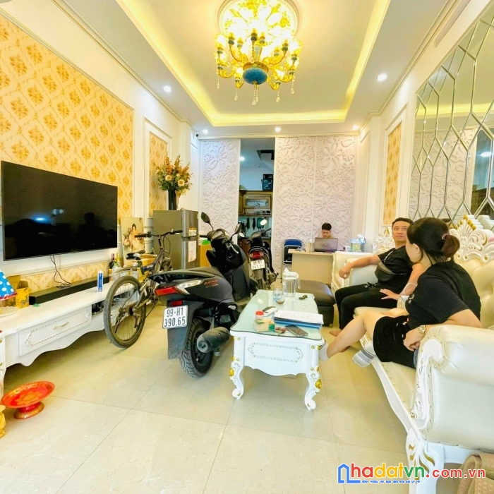 Bán nhà hoàng quốc việt-cầu giấy 42m2-giá 5.1 tỷ-ngõ thông-20m ra ô tô-hồ điều