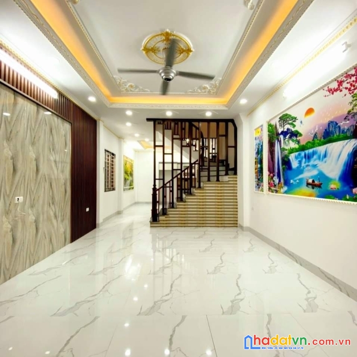 Bán nhà phố lạc long quân, ngõ thông, ô tô, dt 48.5m, 5 tầng, mt 4.1m, chỉ nhỉnh 3 tỷ.