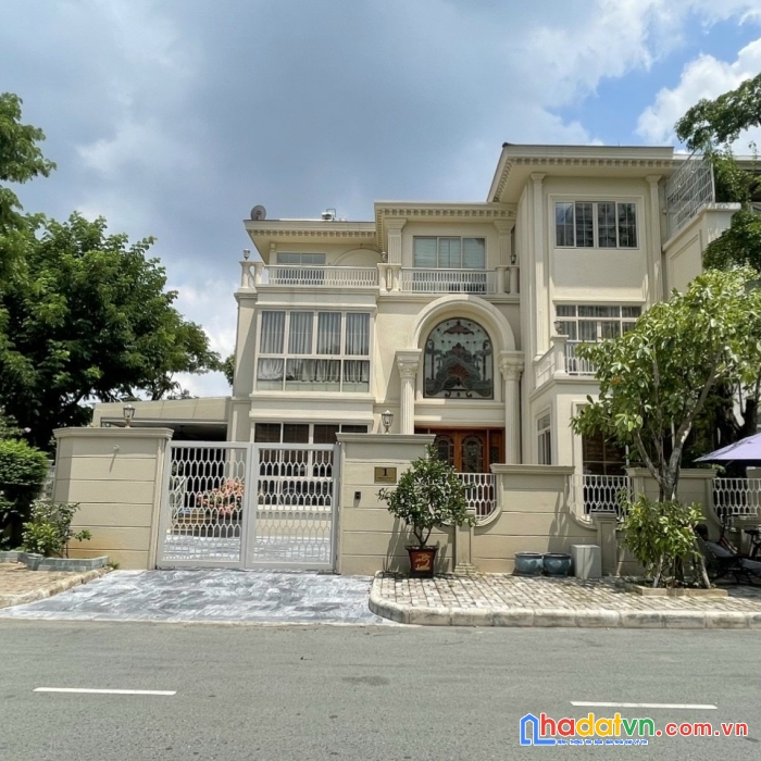 Siêu phẩm biệt thự sân vườn căn gốc 2 mặt tiền lớn phú mỹ hưng, nhà đẹp giá tốt, lh 0788 677 899