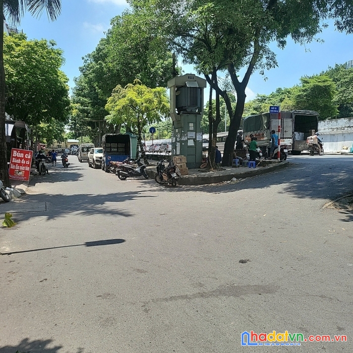 Bán nhà mặt phố hồng hà-ba đình.kinh doanh siêu đỉnh, 2 xe 7 chỗ vào nhà. dt: 64m2 x 5 tầng, mt