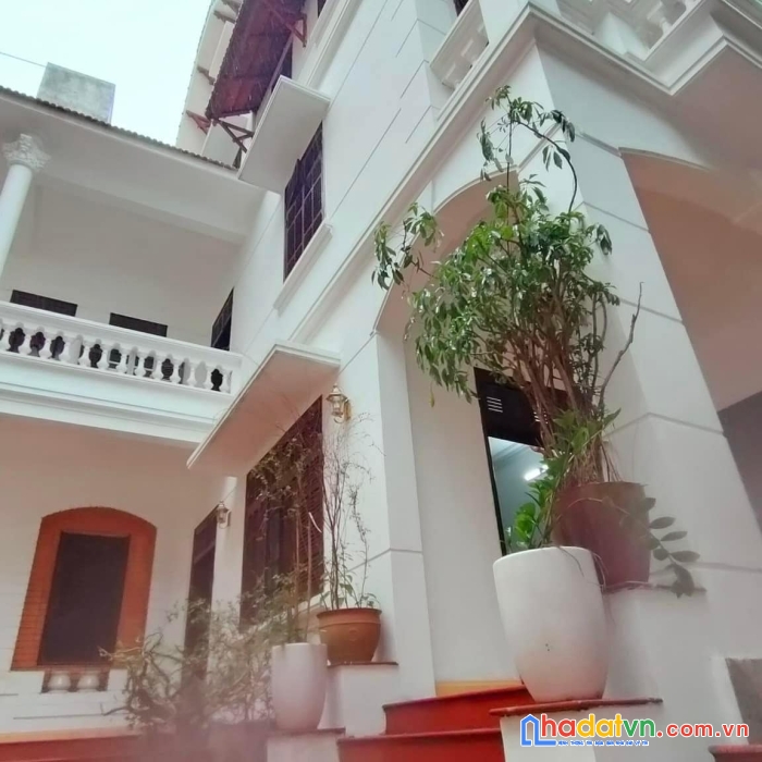 Bán biệt thự tây hồ 280m2 mặt tiền 17m 0909858789