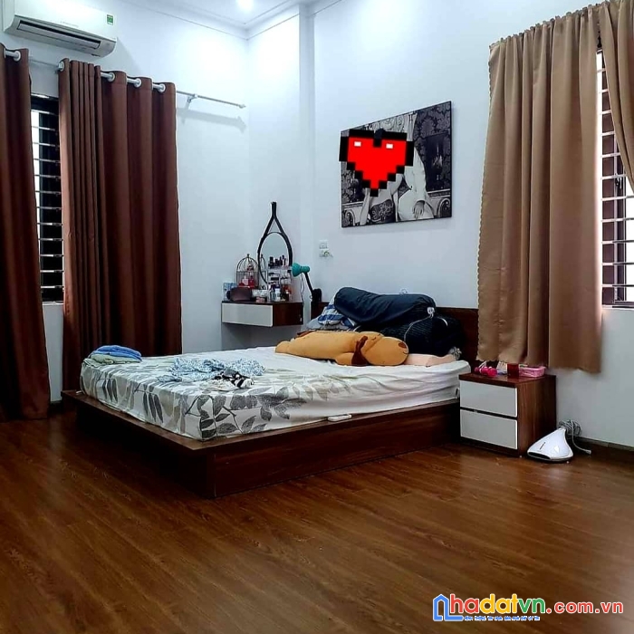 Gấp nhà thạch bàn,long biên dt 50 m2 ,chỉ 2 tỷ 500 triệu,nhà dân xây ,3 phòng ngủ.