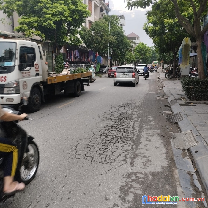 Cầu đồng xép - lan 2 - hoàn sơn - tien du - vị trí đỉnh - nhà 4 tầng mới tinh - dt120m2 - mt5m