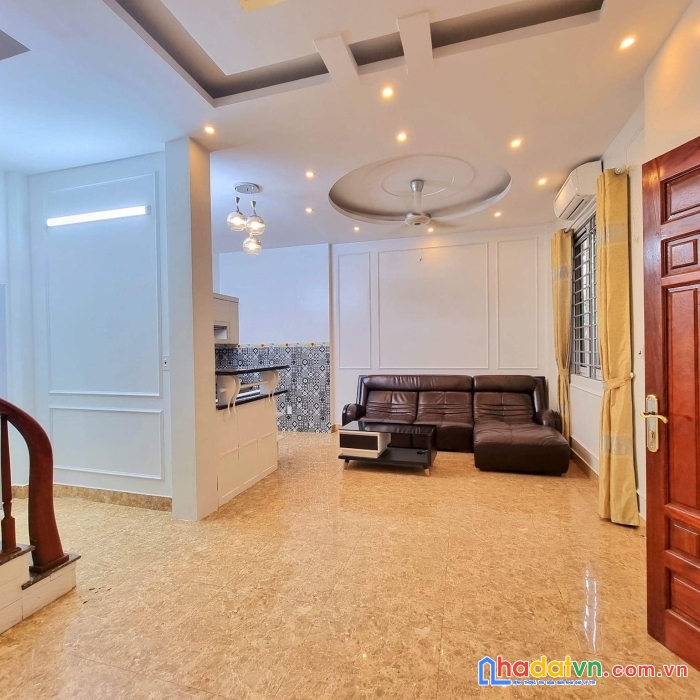 Kim giang ô tô đỗ cổng: diện tích 56m2 – 4 tầng – giá chào 4.3 tỷ.