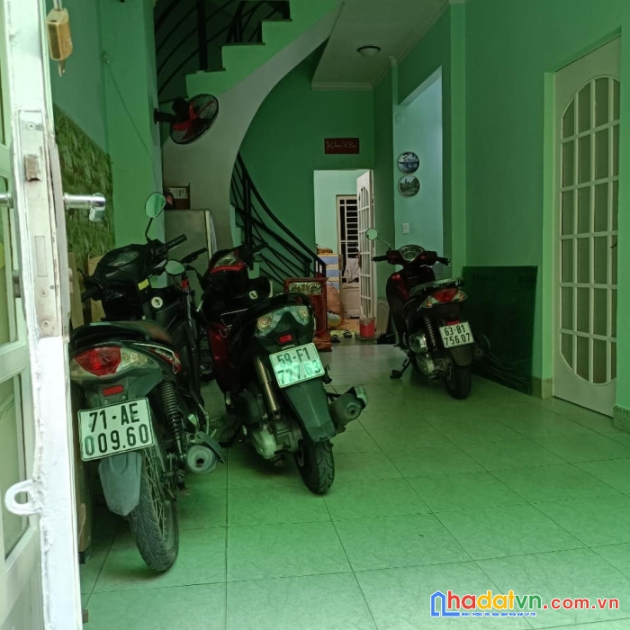 Sát q1, view bờ kè bình thạnh, cách mt vài bước chân 62m2 ngang 6m 8pn