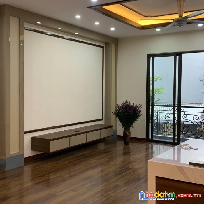 Nhà đẹp việt hưng, ô tô, ngõ thông, gần phố, 57m, nhỉnh 3.5 tỷ. lh 0913896966