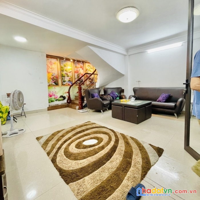 Bán gấp nhà đường láng, đống đa, nhà đẹp, giá rẻ, 44m2, 3 ngủ rộng