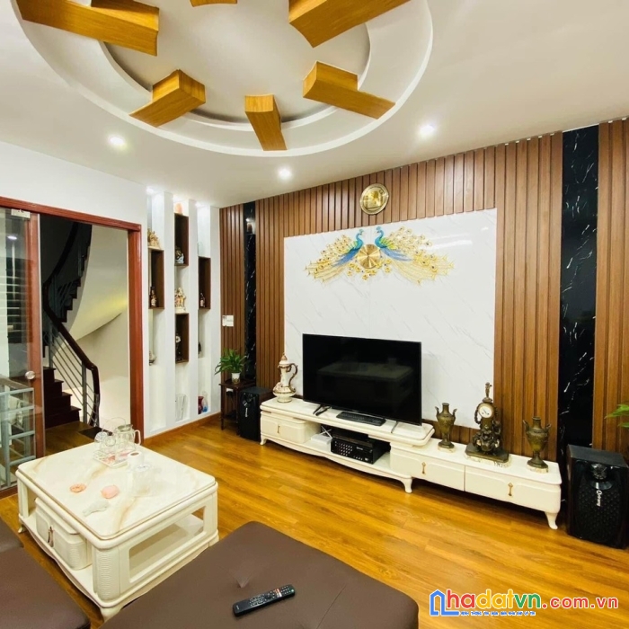 Nhà đẹp đình thôn 68m2 - 5 tầng - mt 5m - ô tô 20m - gía 5.5 tỷ - chủ tặng hết nội thât.