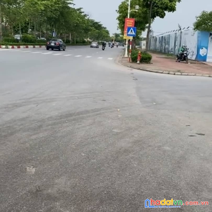 ☘️☘️☘️trung tâm tổ 10 thạch bàn - mặt phố cổ linh -long biên- mặt tiền khủng - vỉa hè kinh doanh