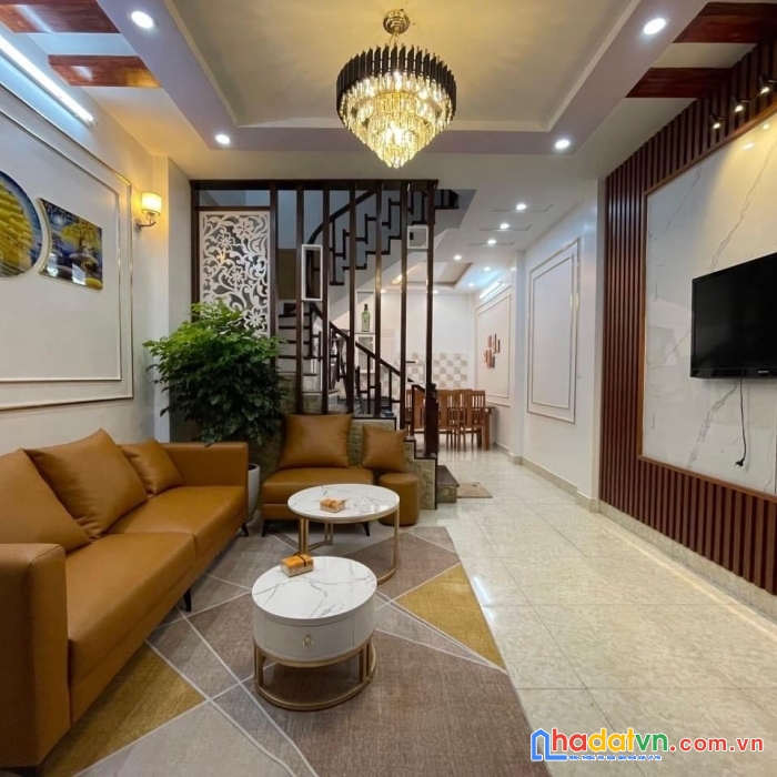 Chủ nhờ bán nhà đào tấn, ba đình 39m2, 5 tầng mặt tiền 4,2m giá 5,95 tỷ.