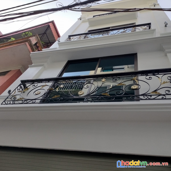 Bán nhà ngọc lâm, long biên 50mx5t,mt4,5 ngõ nông, ô tô 4 tỷ 8