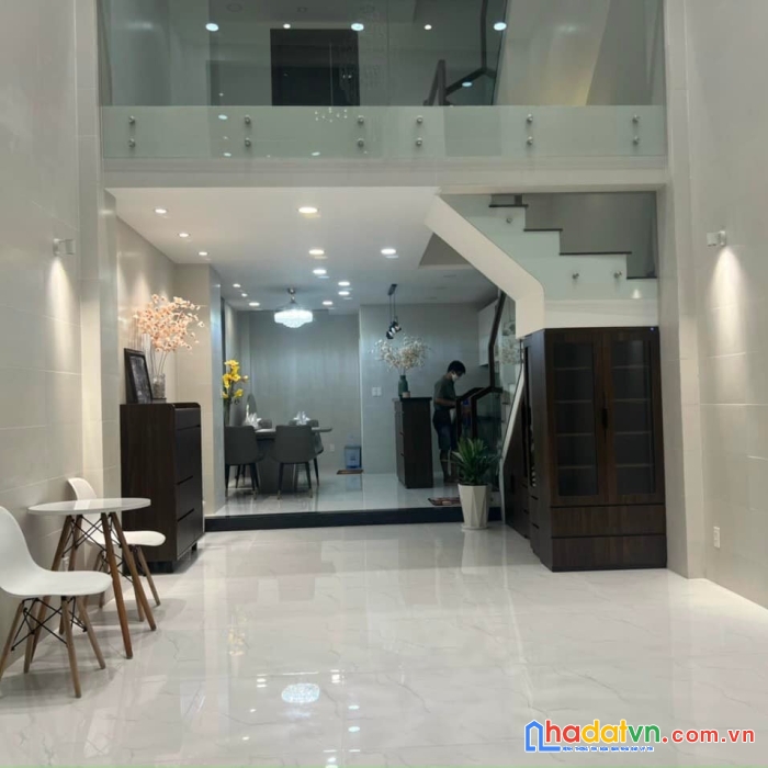 Nhà lô góc, 56m2x5 tầng, đường 6m, nguyễn xí, phường 13, bình thạnh, 11.6 tỷ.