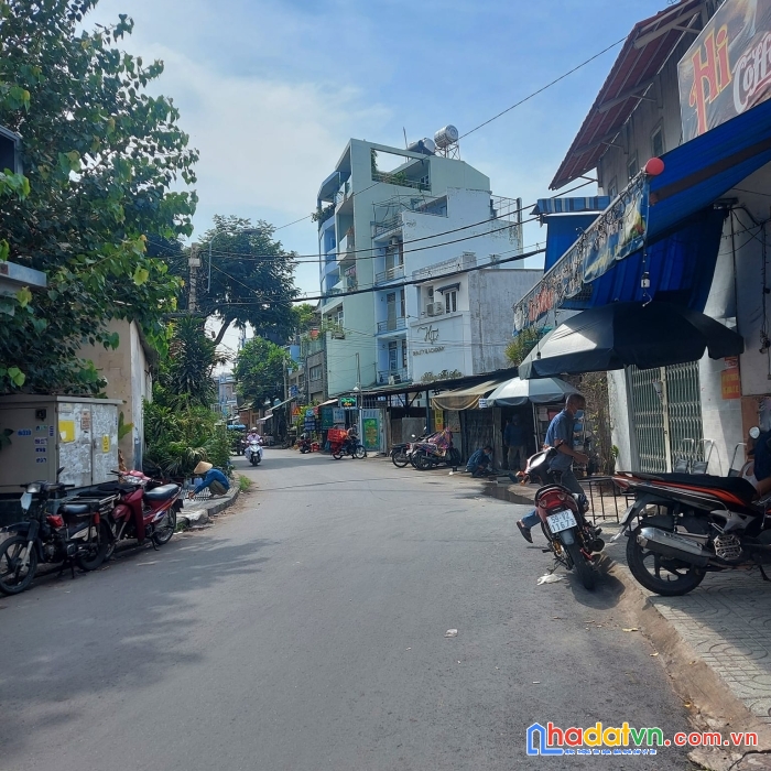 Bán mt trung tâm gv 64m2  chưa 6 tỷ dân cư đông - kinh doanh thuận tiện ngang 4m xe hơi vào nhà