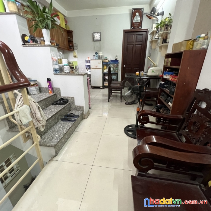 Bán gấp nhà mặt tiền, đường hồ bá kiện, 6tầng đẹp lung linh.