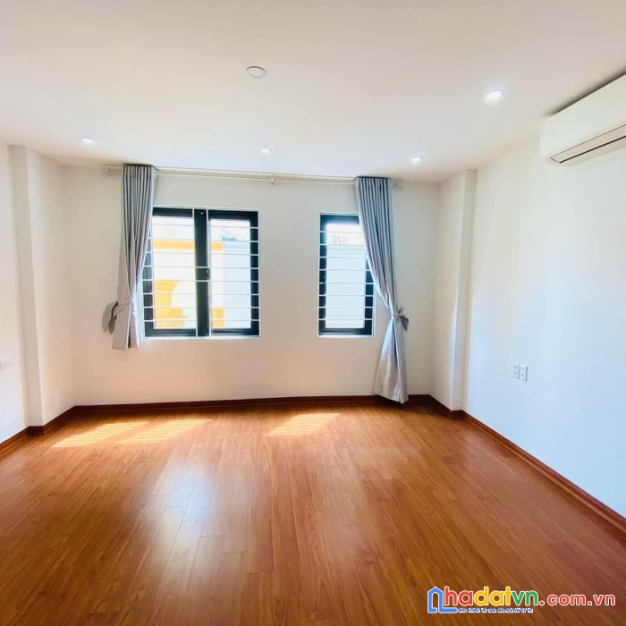 Long biên2 nhà đẹp ở ngay 39m3.8tỷ lô góc dân xây gần phố 0916488589