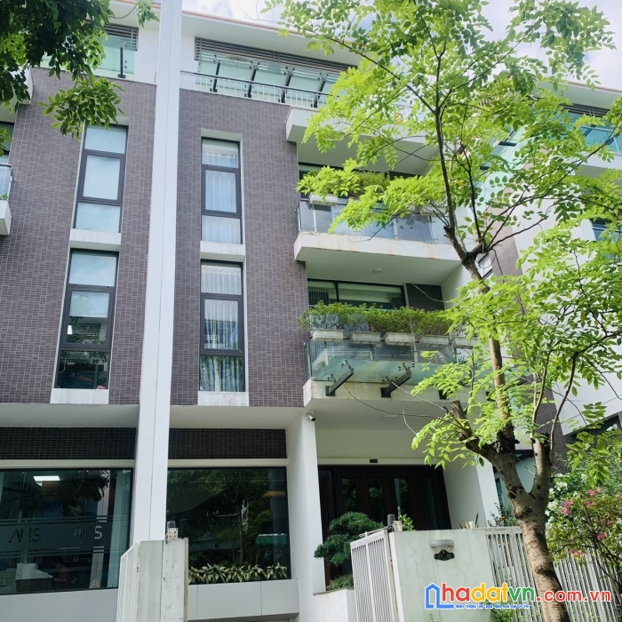 Cần bán siêu biệt thự imperia garden, lô góc 3 thoáng, dt 217m2, mt 32m,1 căn duy nhất đẹp nhất dự