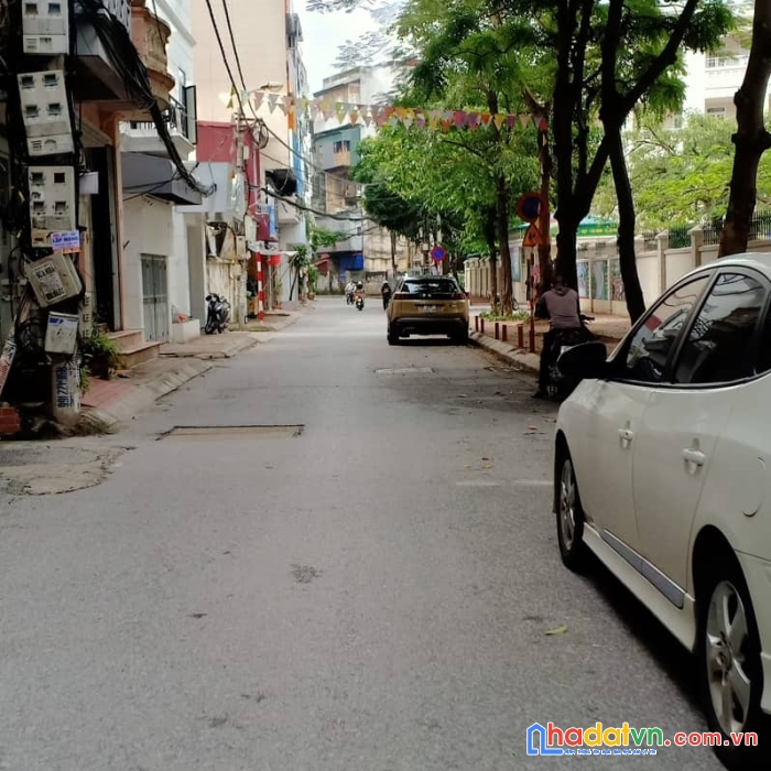 Đất đẹp việt hưng, long biên, ô tô tránh, gần vinhome 135m mt5 giá 9 tỷ. 0971879199