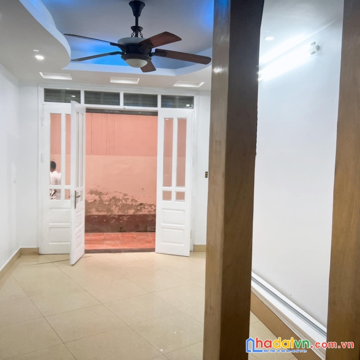 Phố thanh lân, gần ô tô: dt 38m2; 5 tầng; mt 3.3m; giá chào 3,7 tỷ.