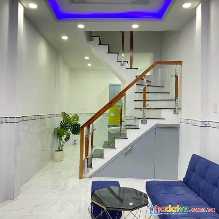 Gấp!!!bán nhà 3 tầng 8m ra hxh 7 chỗ tránh cmt8 q3, 44m2, giá 4.2 tỷ còn tl