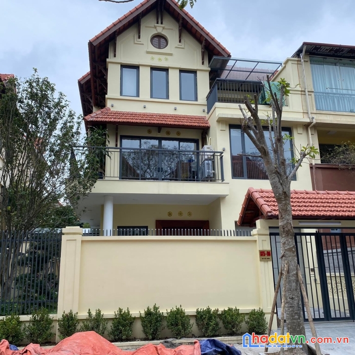 Biệt thự siêu đẹp việt hưng, view vườn hoa, vị trí đắc địa, xách valy về ở luôn.