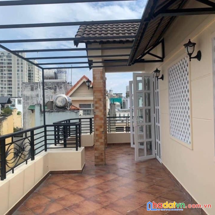 Hàng hiếm - trung tâm phú nhuận ngang lớn - nở hậu 9m, dt lớn 216m. chỉ 166tr/m2