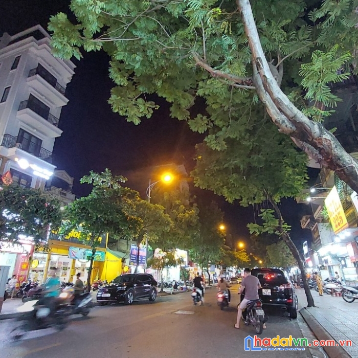 Bán hoa hậu mặt phố ngọc lâm, vị trí đắc địa, lô góc, mặt tiền 6m.
