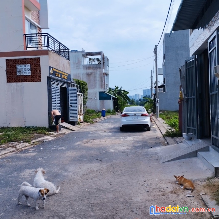 Bán 1 lô gần sông, kdc việt nhân cạnh vinhomes q9  54m chốt nhanh 3,3 tỷ