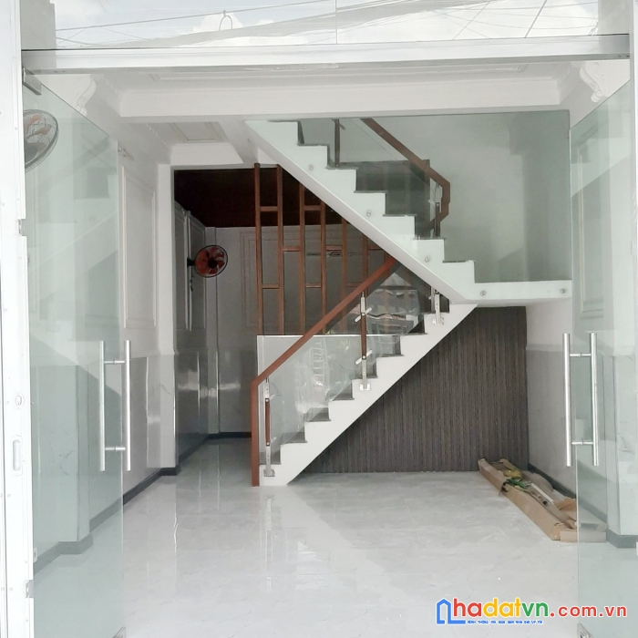 Nhà 5x16m, 3 tầng/3pn mặt tiền đường mai hắc đế p15 q8