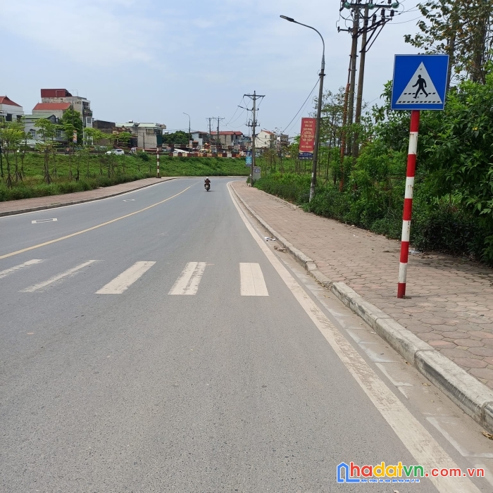 Yên viên 100m2 - mt 9.8m tặng nhà c4, đầu tư xây ở, ngõ nông rộng, 15m ra phố giá 3.x tỷ
