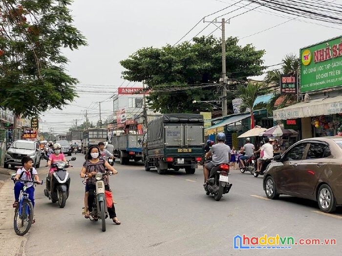 Đất mặt tiền gần chợ quang thắng, đường 8m, sổ riêng