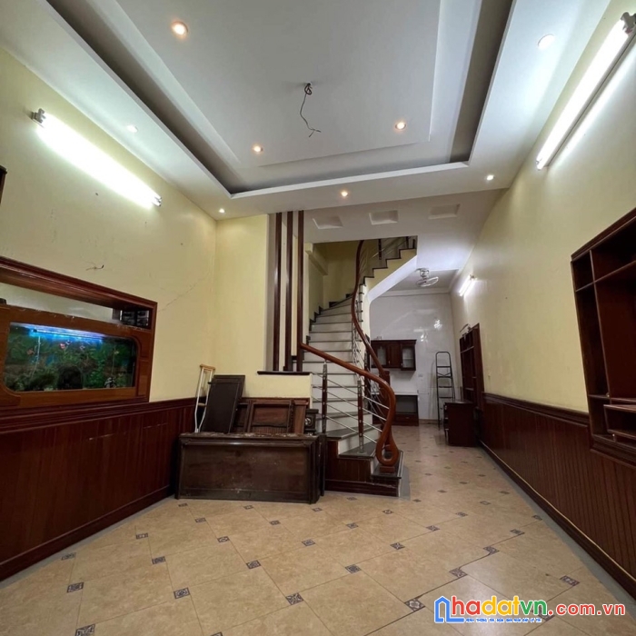 Bán nhà phố hào nam -gân ga cát linh-trước nhà thoáng mát-gần nhiều trường đh -trung