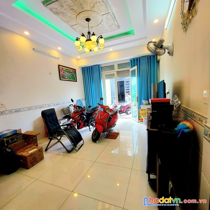 Nhà phố bình tân 4 tấm cạnh kdc vĩnh lộc chỉ nhỉnh 5 tỷ hẻm xe hơi tránh nhau - khu dân trí cao an