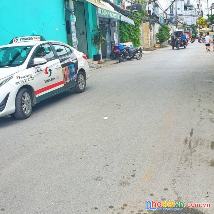 Bán nhà mới 3 tầng đường lê đình cẩn, hẻm xe hơi, 65m2 chỉ 5.4 tỷ bớt lộc